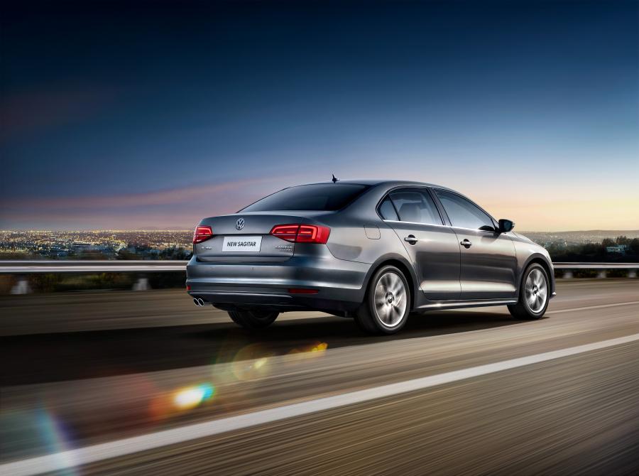  Volkswagen Sagitar 2015 года  (фото 10 из 17)